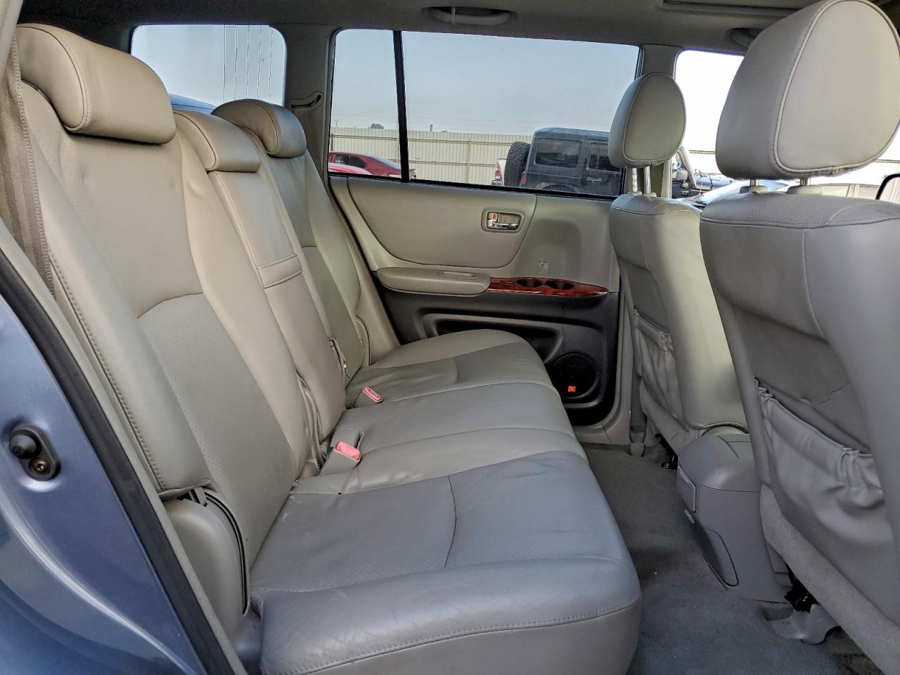 2004 TOYOTA HIGHLANDER photo 11