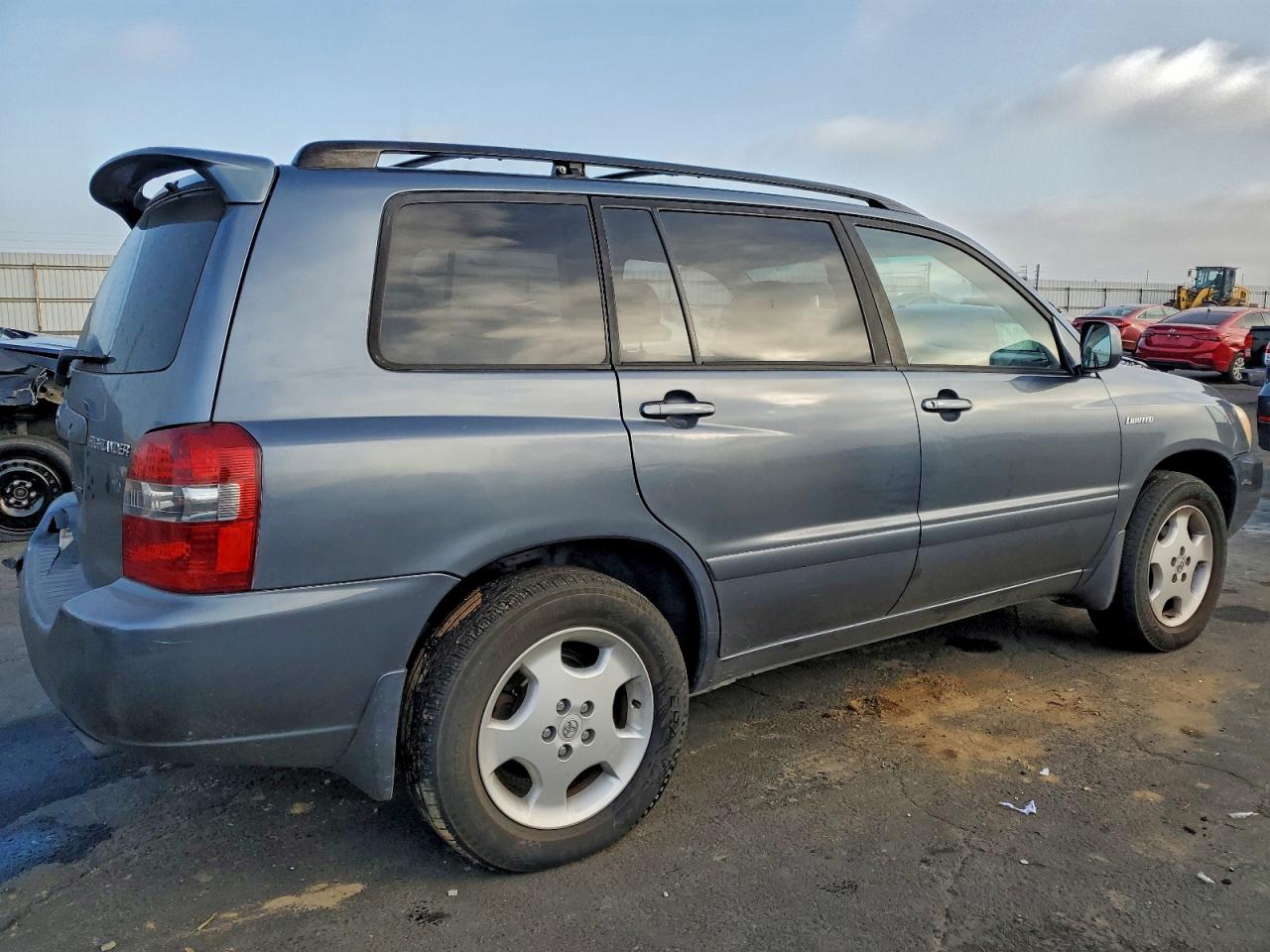 2004 TOYOTA HIGHLANDER photo 3