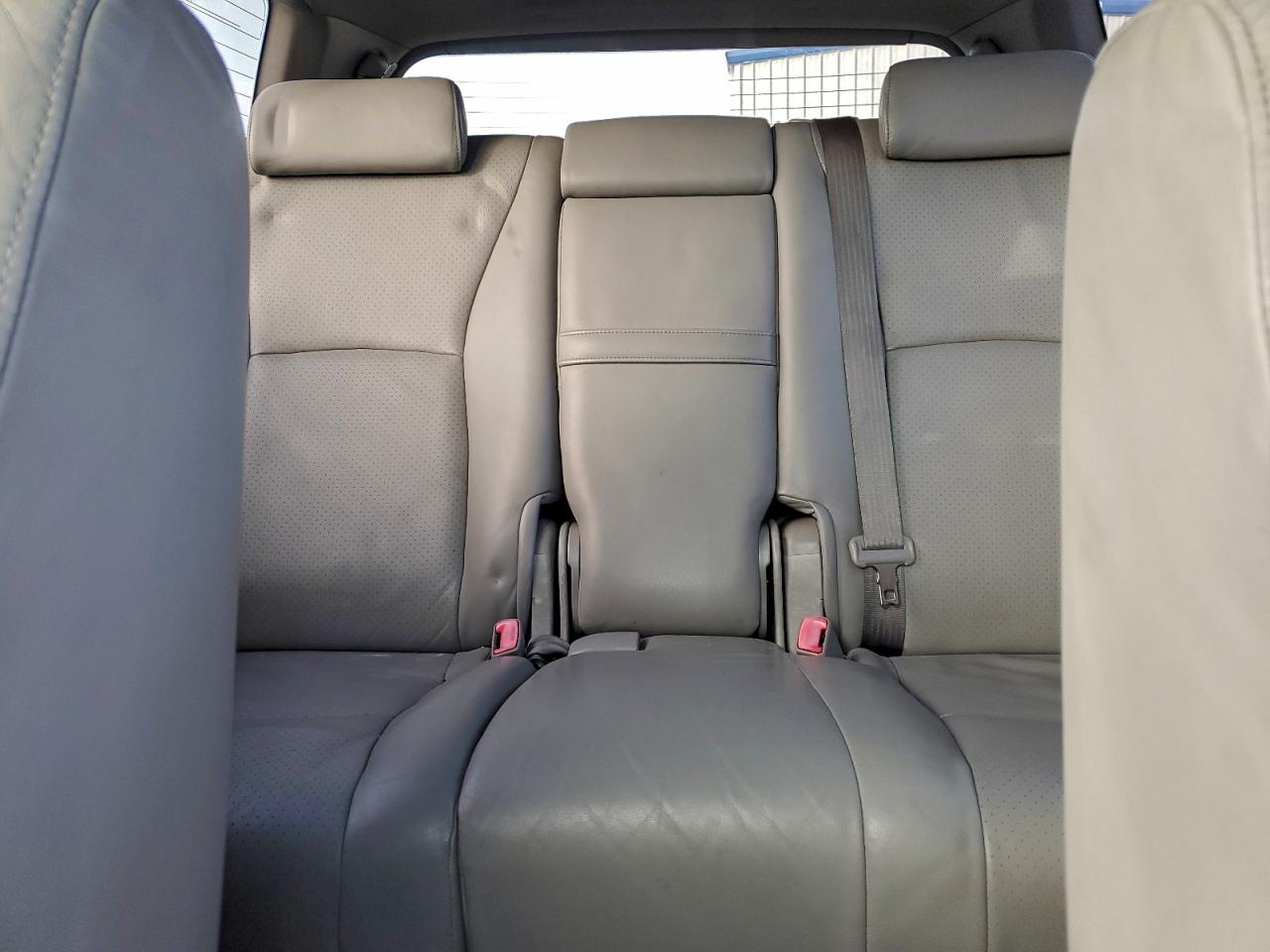 2004 TOYOTA HIGHLANDER photo 10