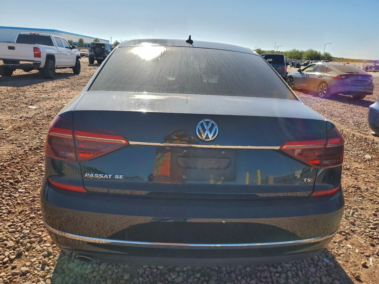 2018 VOLKSWAGEN PASSAT SE photo 11