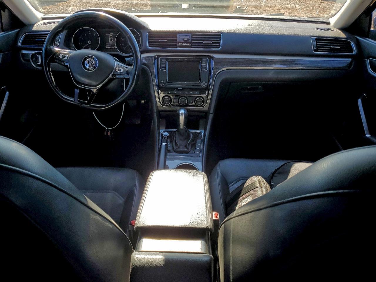 2018 VOLKSWAGEN PASSAT SE photo 15