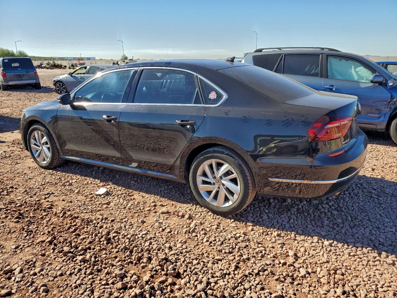 2018 VOLKSWAGEN PASSAT SE photo 3
