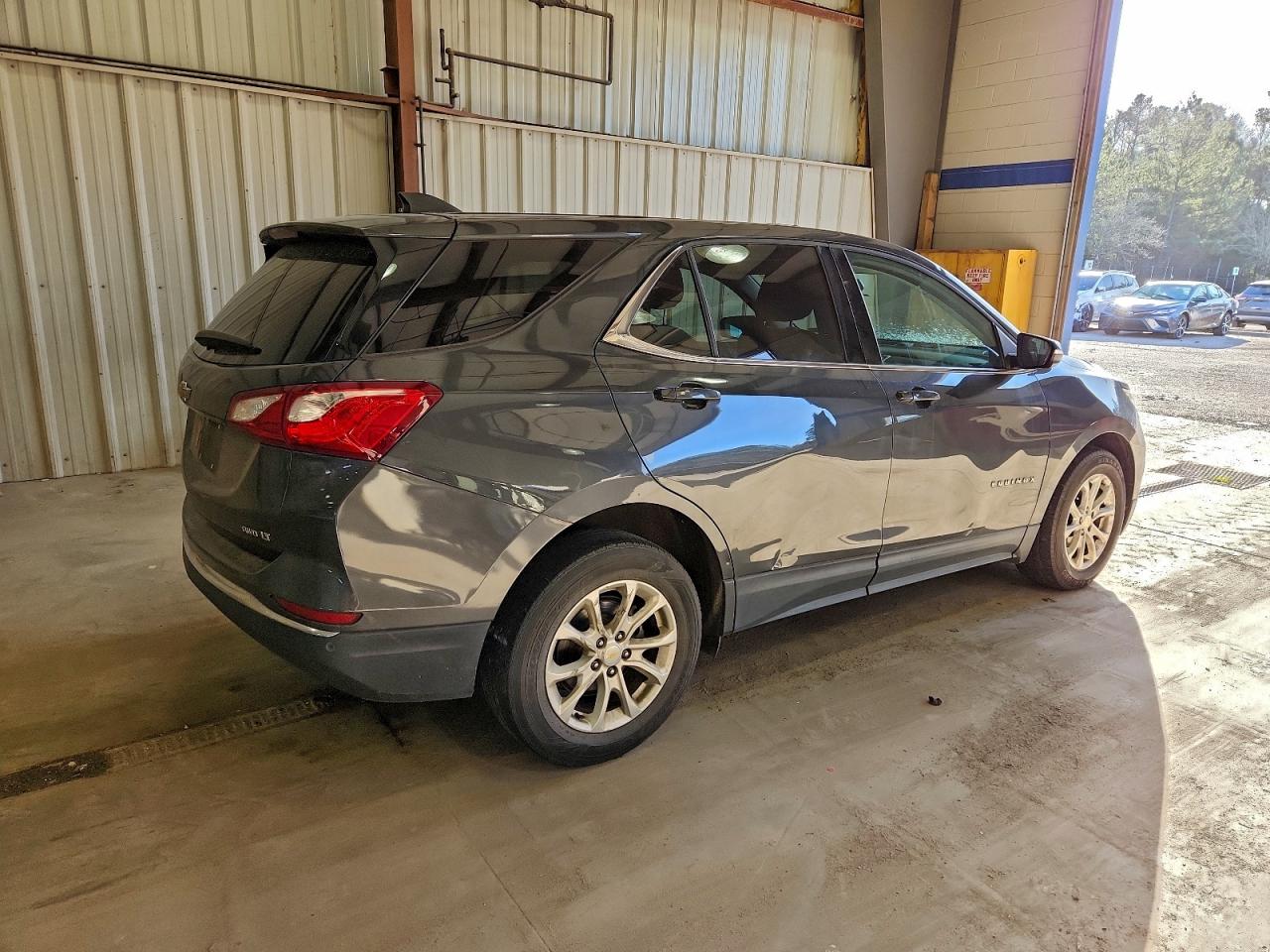 2018 CHEVROLET EQUINOX LT photo 3