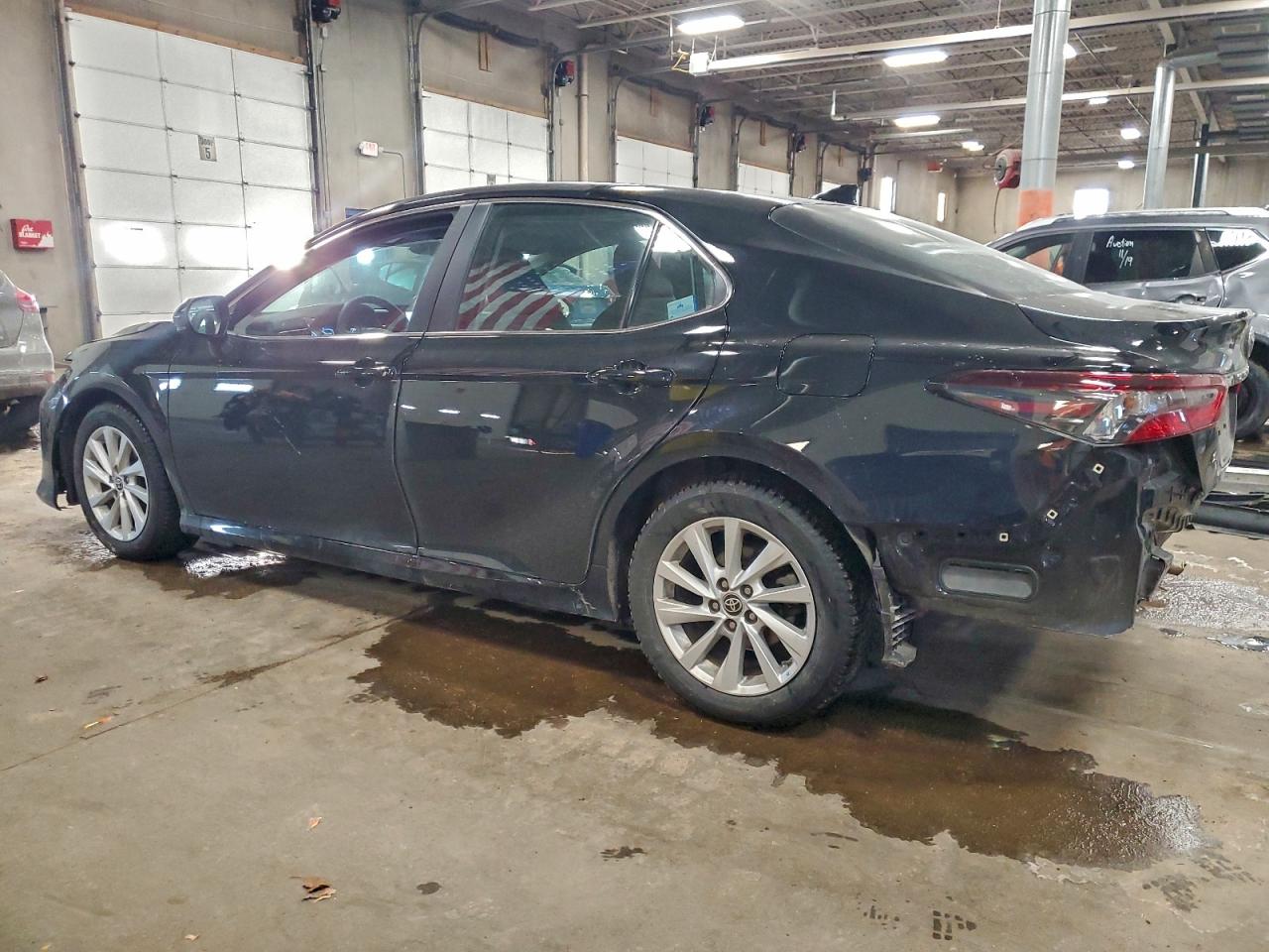 2023 TOYOTA CAMRY LE photo 3