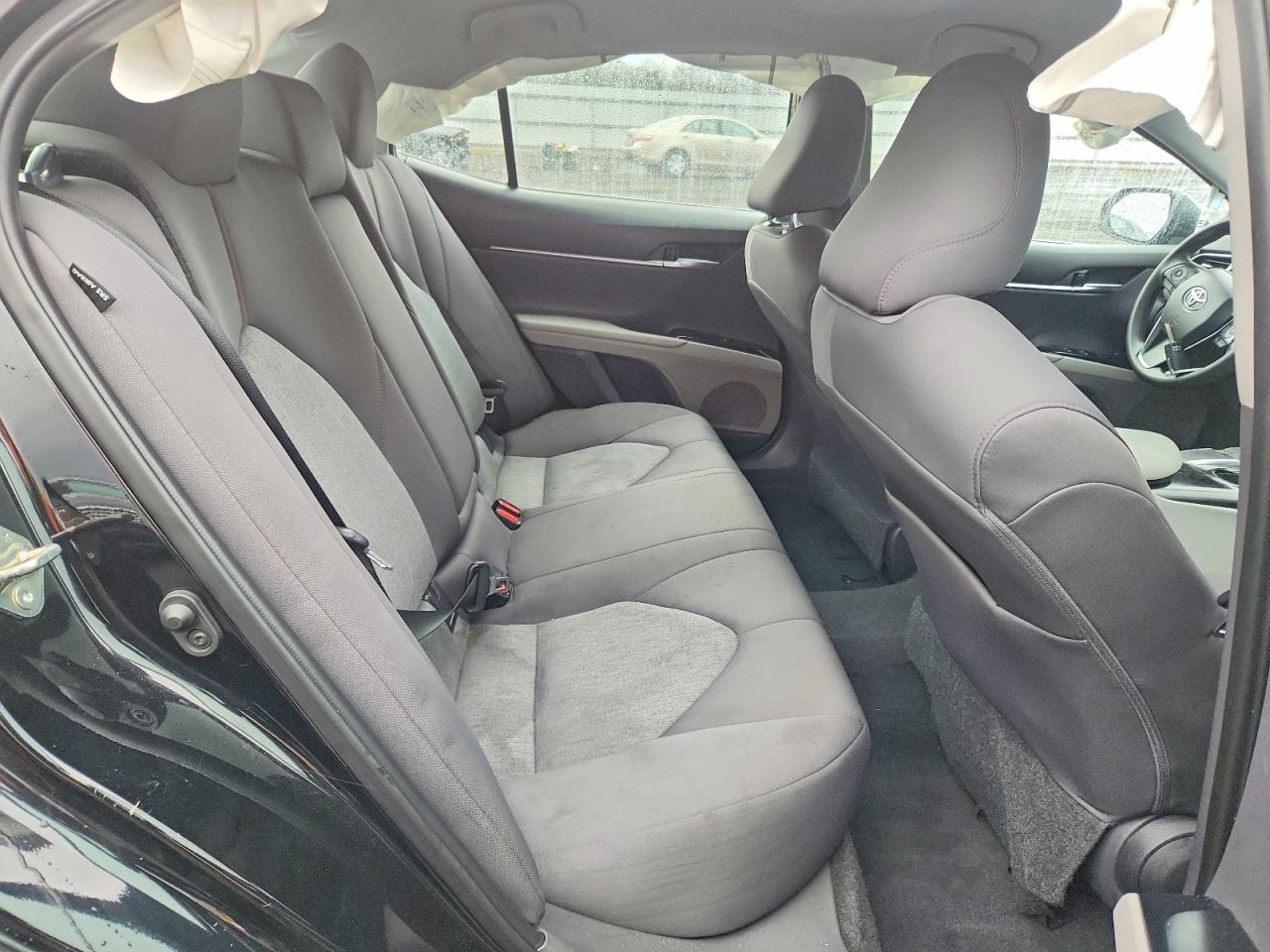 2020 TOYOTA CAMRY LE photo 10