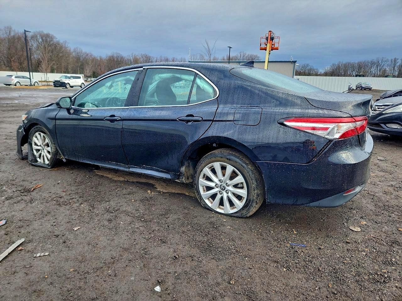 2020 TOYOTA CAMRY LE photo 2