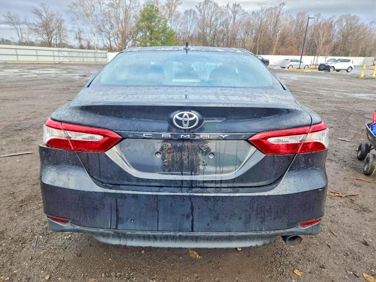 2020 TOYOTA CAMRY LE photo 6