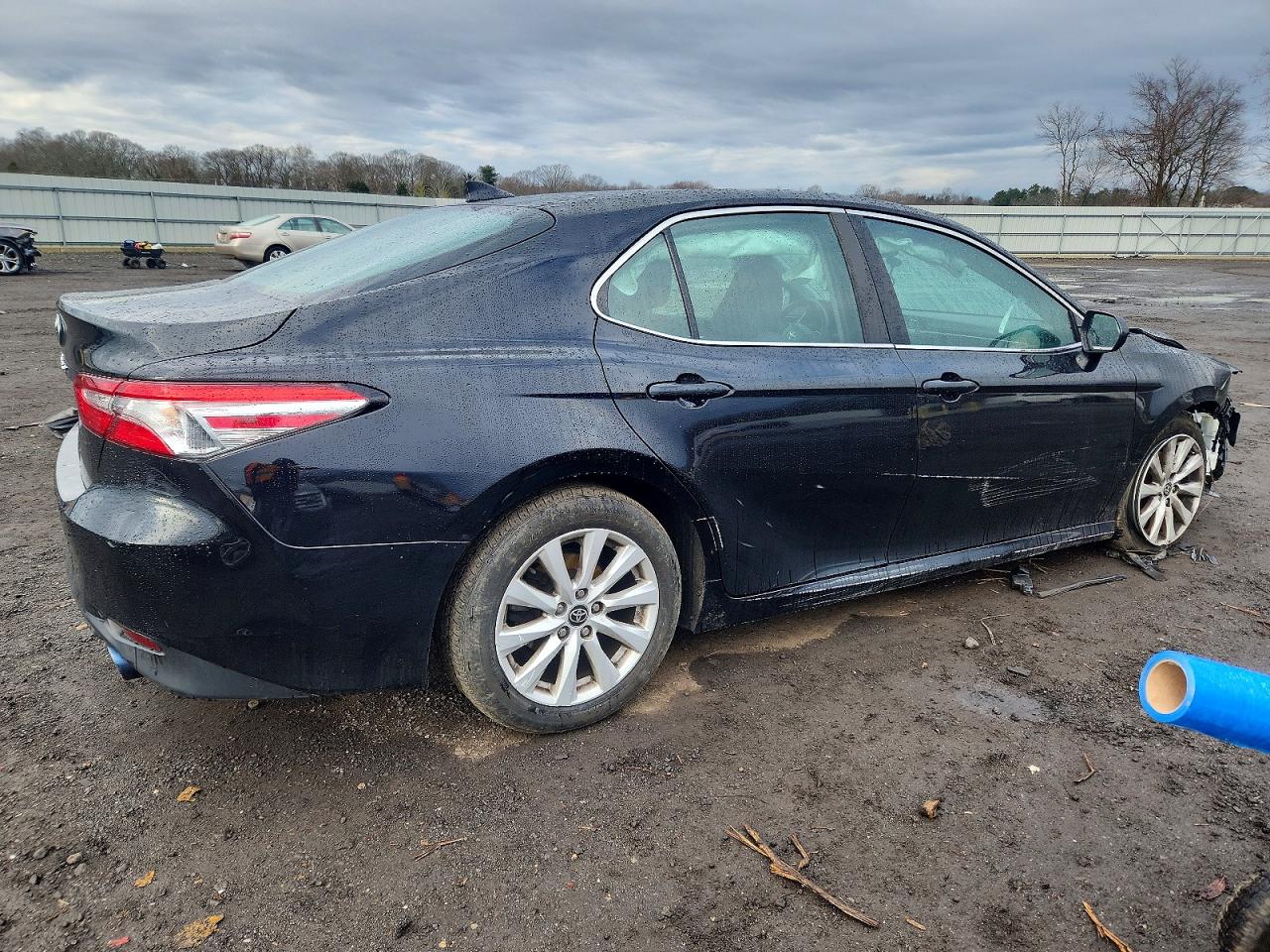 2020 TOYOTA CAMRY LE photo 3