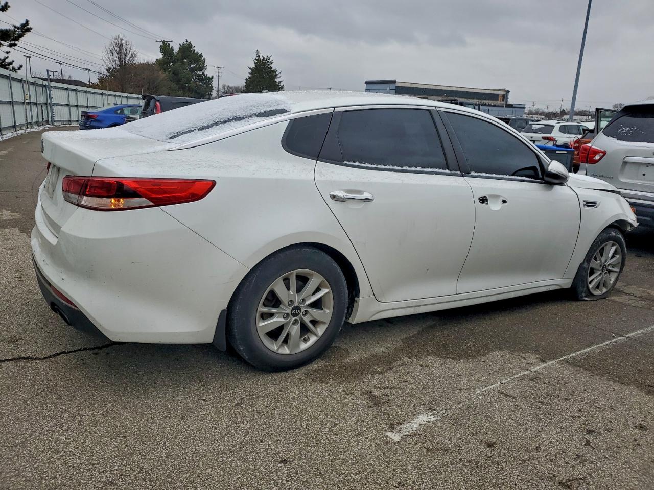 2016 KIA OPTIMA LX photo 3