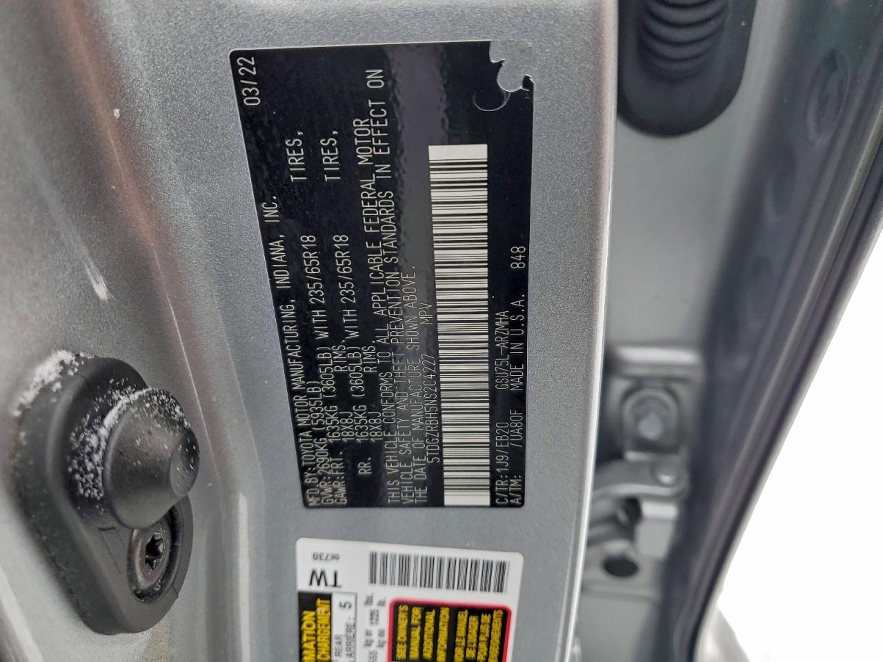 2022 TOYOTA HIGHLANDER XLE photo 13