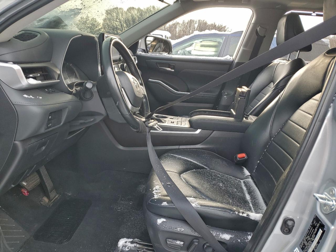 2022 TOYOTA HIGHLANDER XLE photo 7