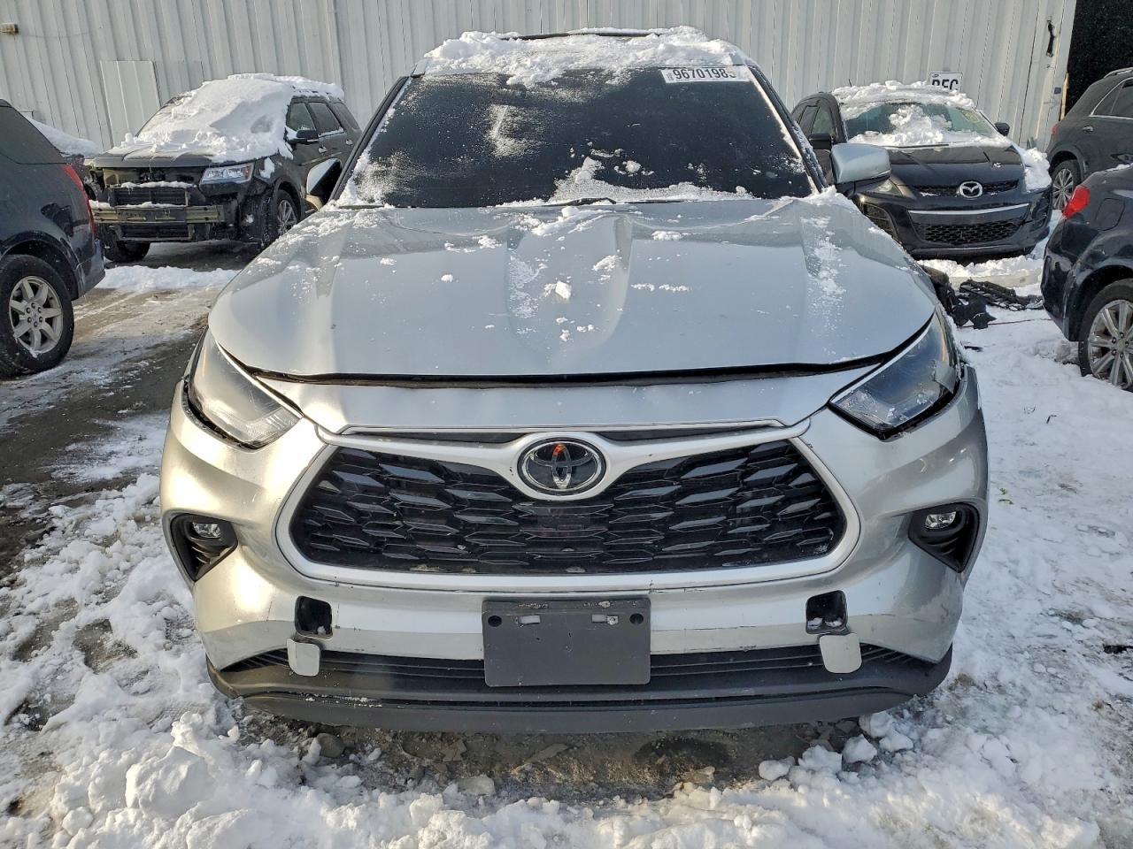 2022 TOYOTA HIGHLANDER XLE photo 5