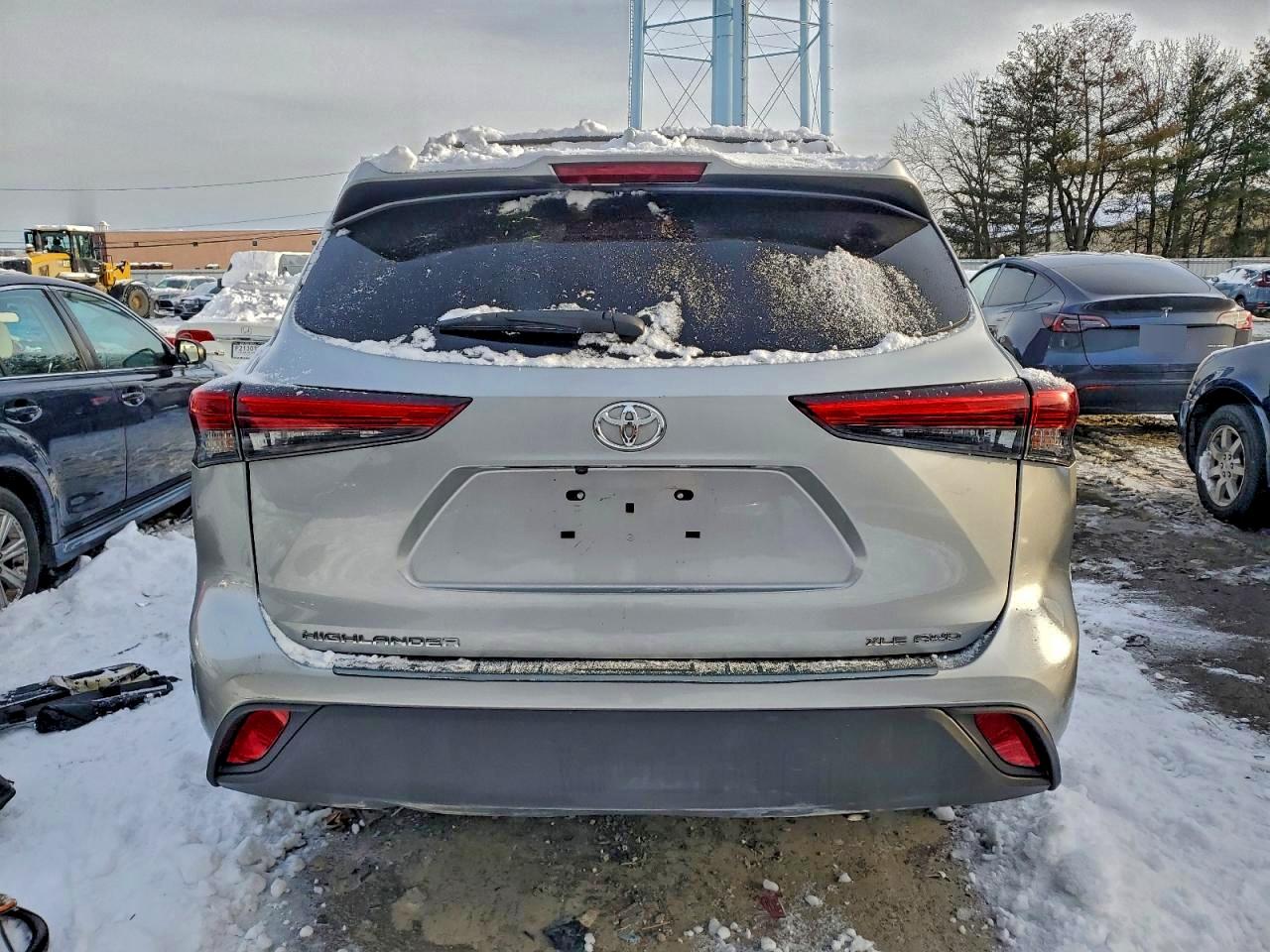 2022 TOYOTA HIGHLANDER XLE photo 6