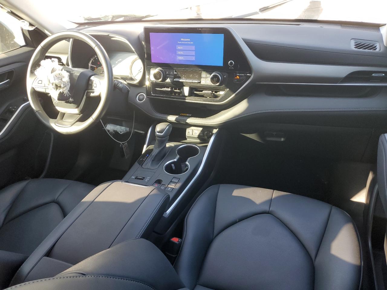 2024 TOYOTA HIGHLANDER LE photo 8