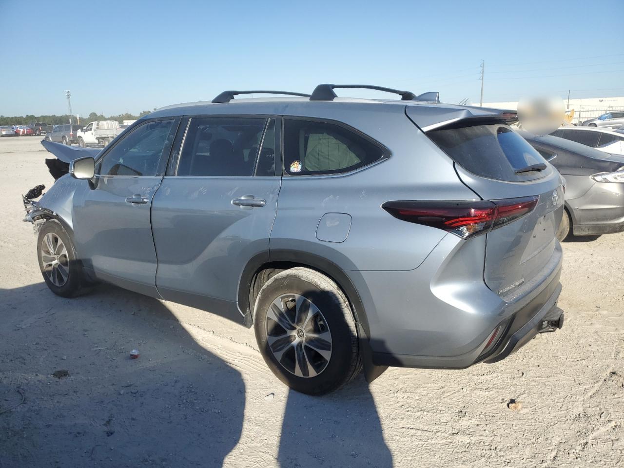 2024 TOYOTA HIGHLANDER LE photo 2