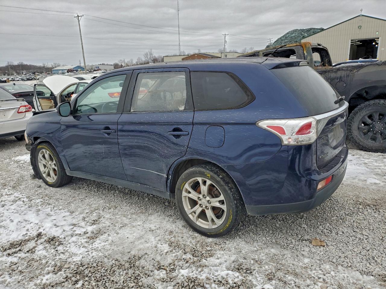 2014 MITSUBISHI OUTLANDER SE photo 2