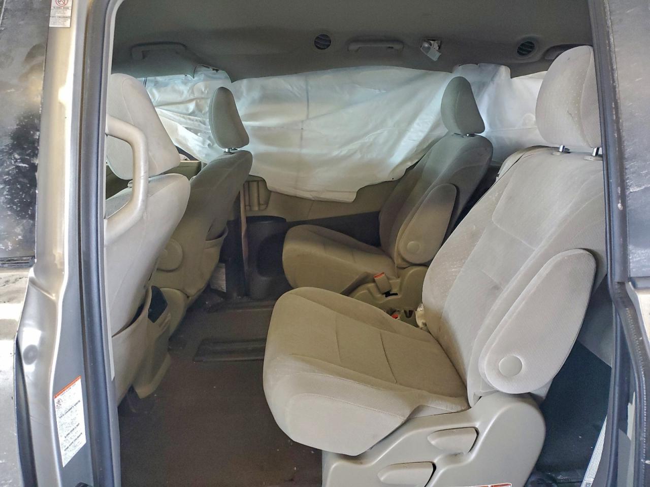 2017 TOYOTA SIENNA LE photo 11