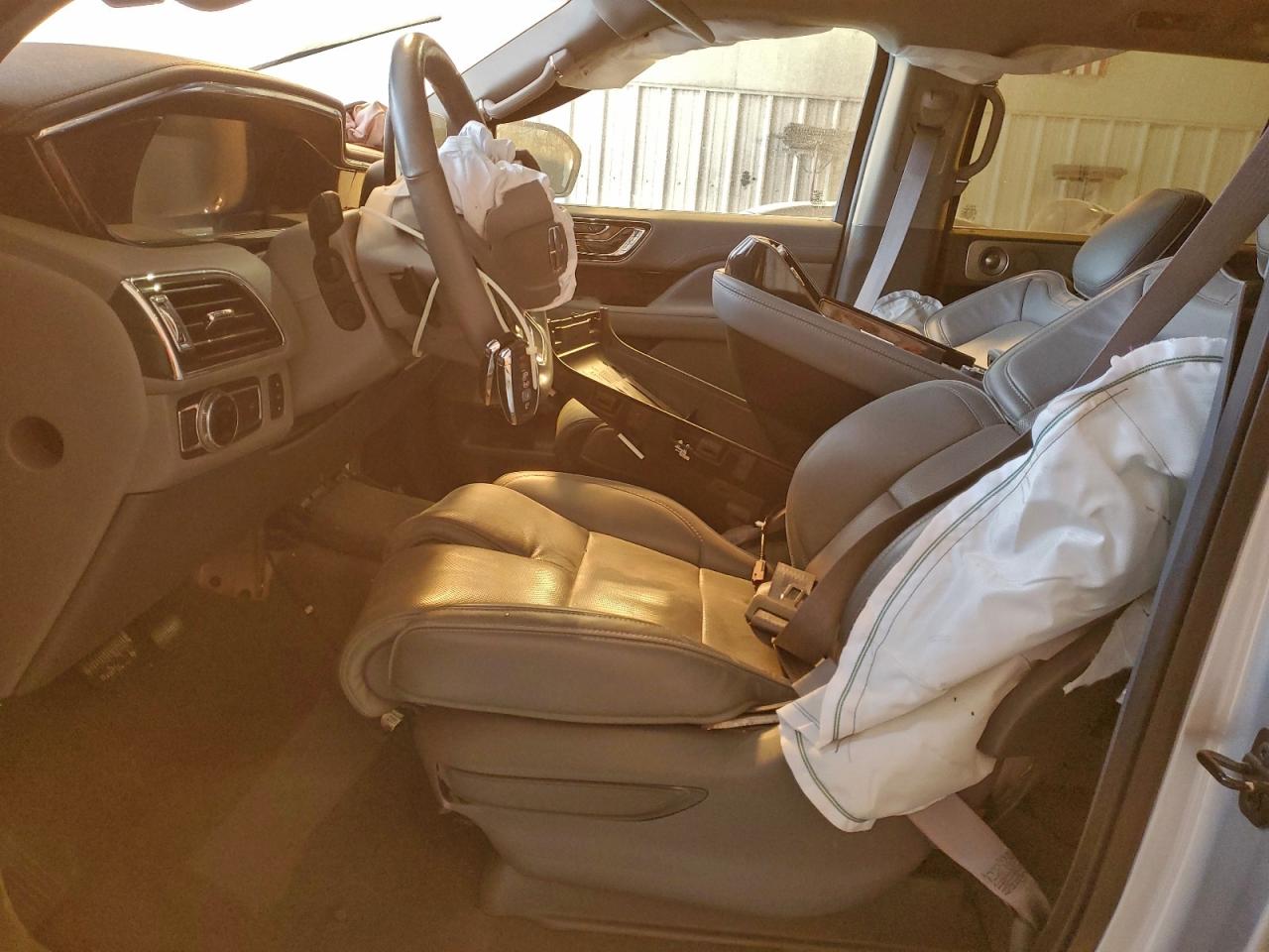 2019 LINCOLN NAVIGATOR RESERVE photo 13