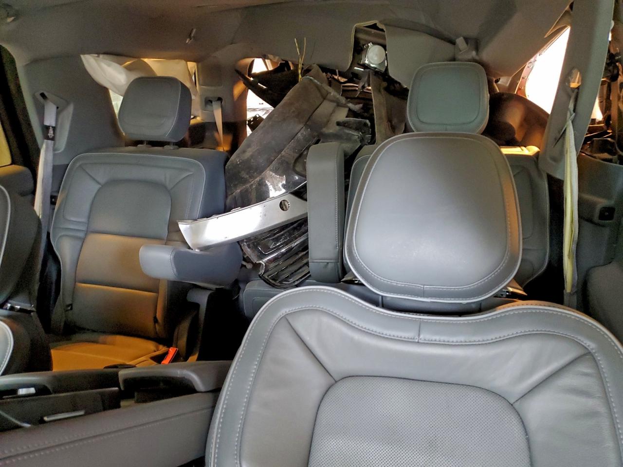 2019 LINCOLN NAVIGATOR RESERVE photo 19