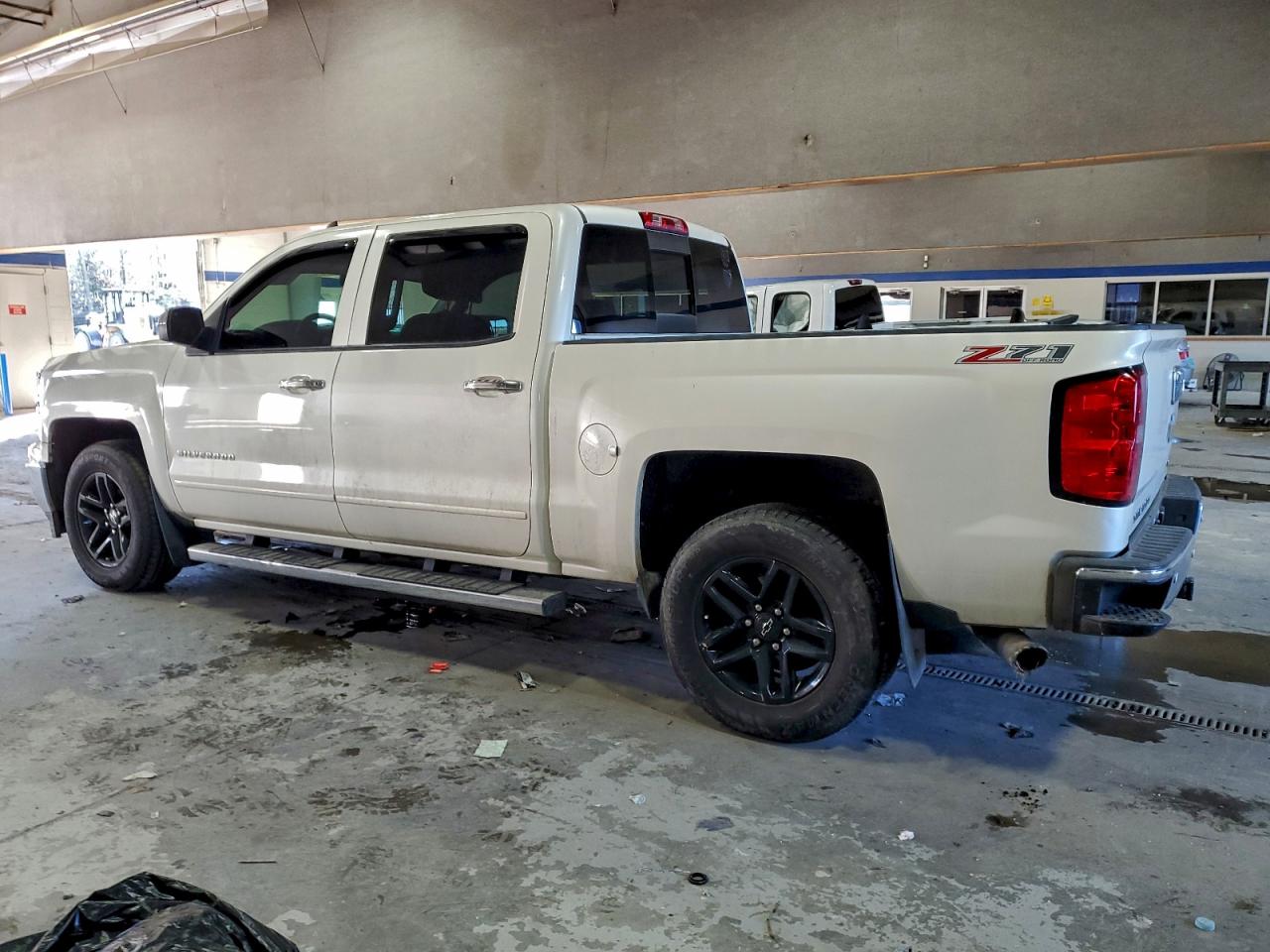 2015 CHEVROLET SILVERADO K1500 LT photo 2
