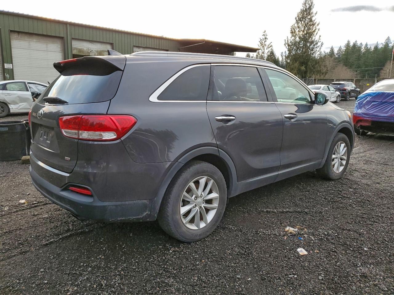 2017 KIA SORENTO LX photo 3