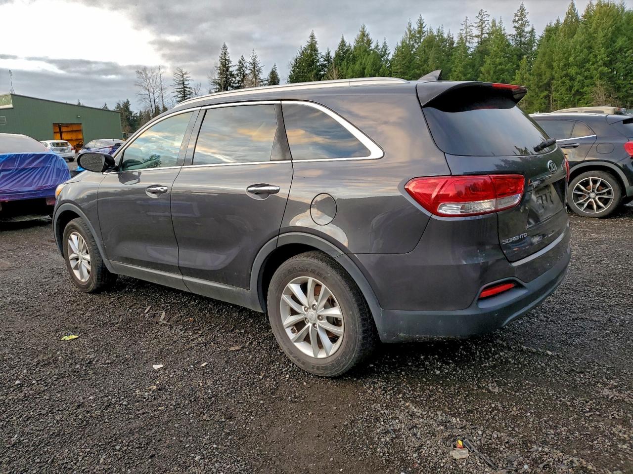 2017 KIA SORENTO LX photo 2