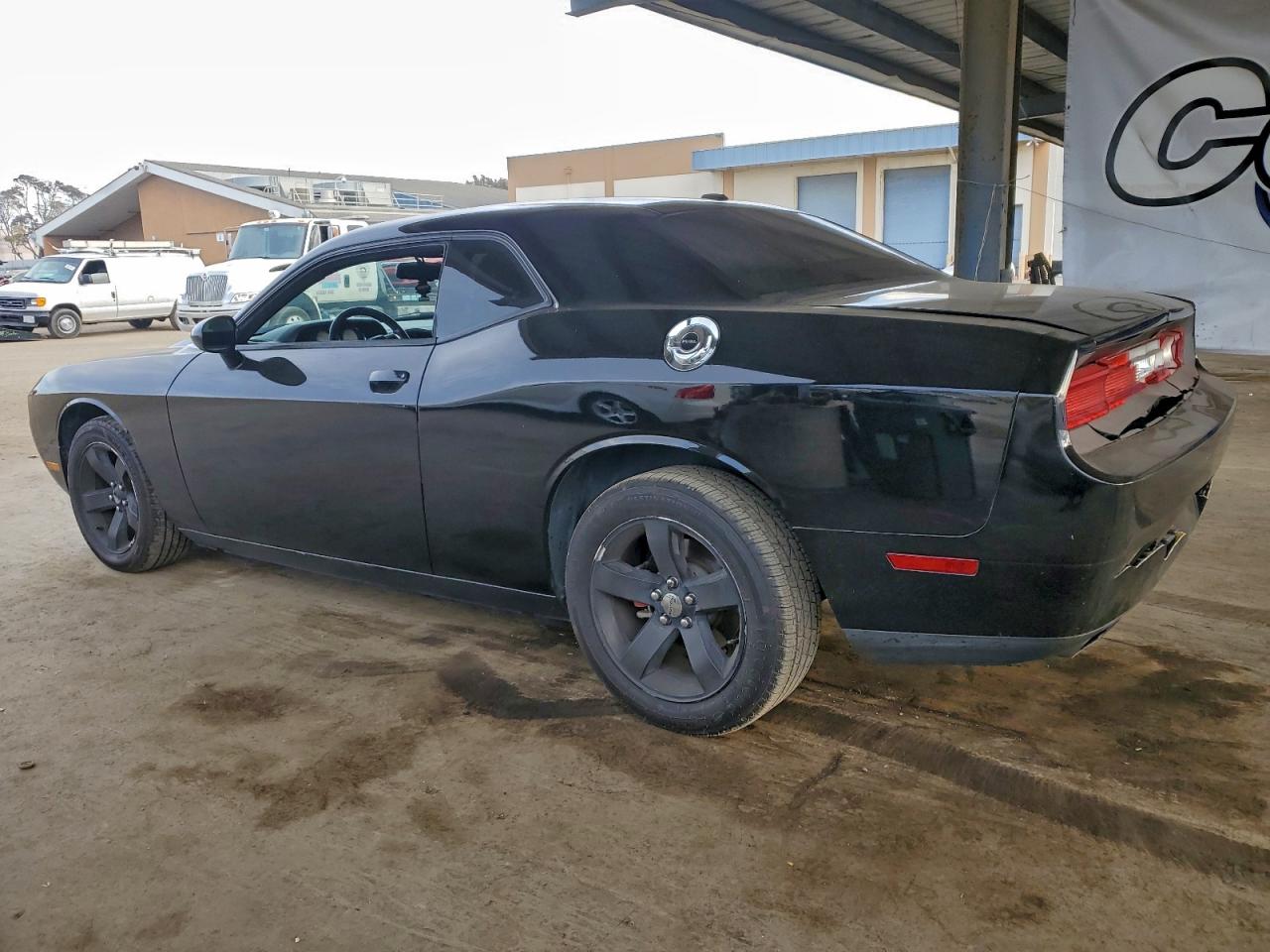 2012 DODGE CHALLENGER SXT photo 2