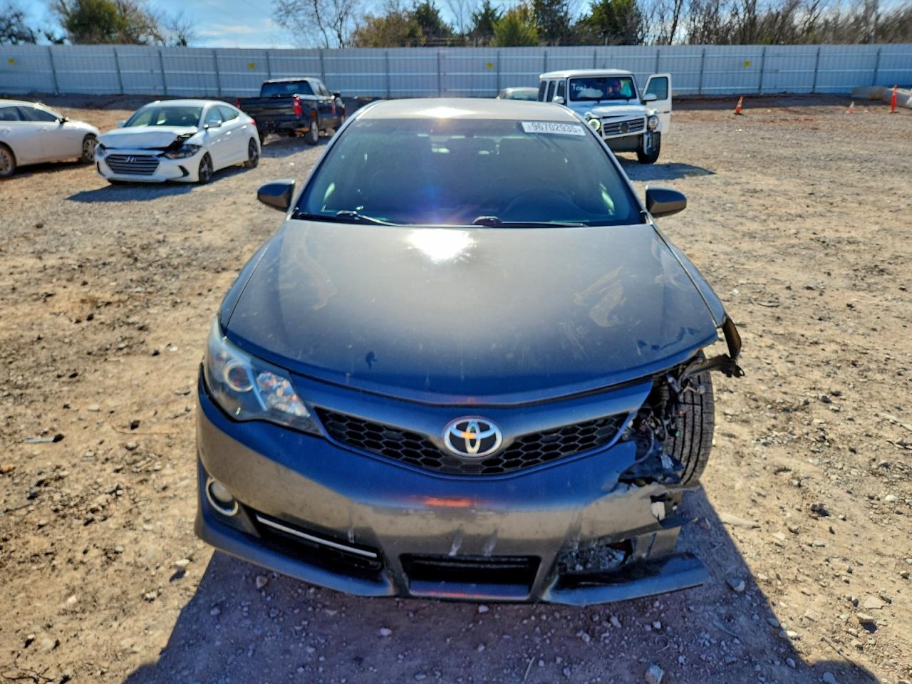 2014 TOYOTA CAMRY L photo 5