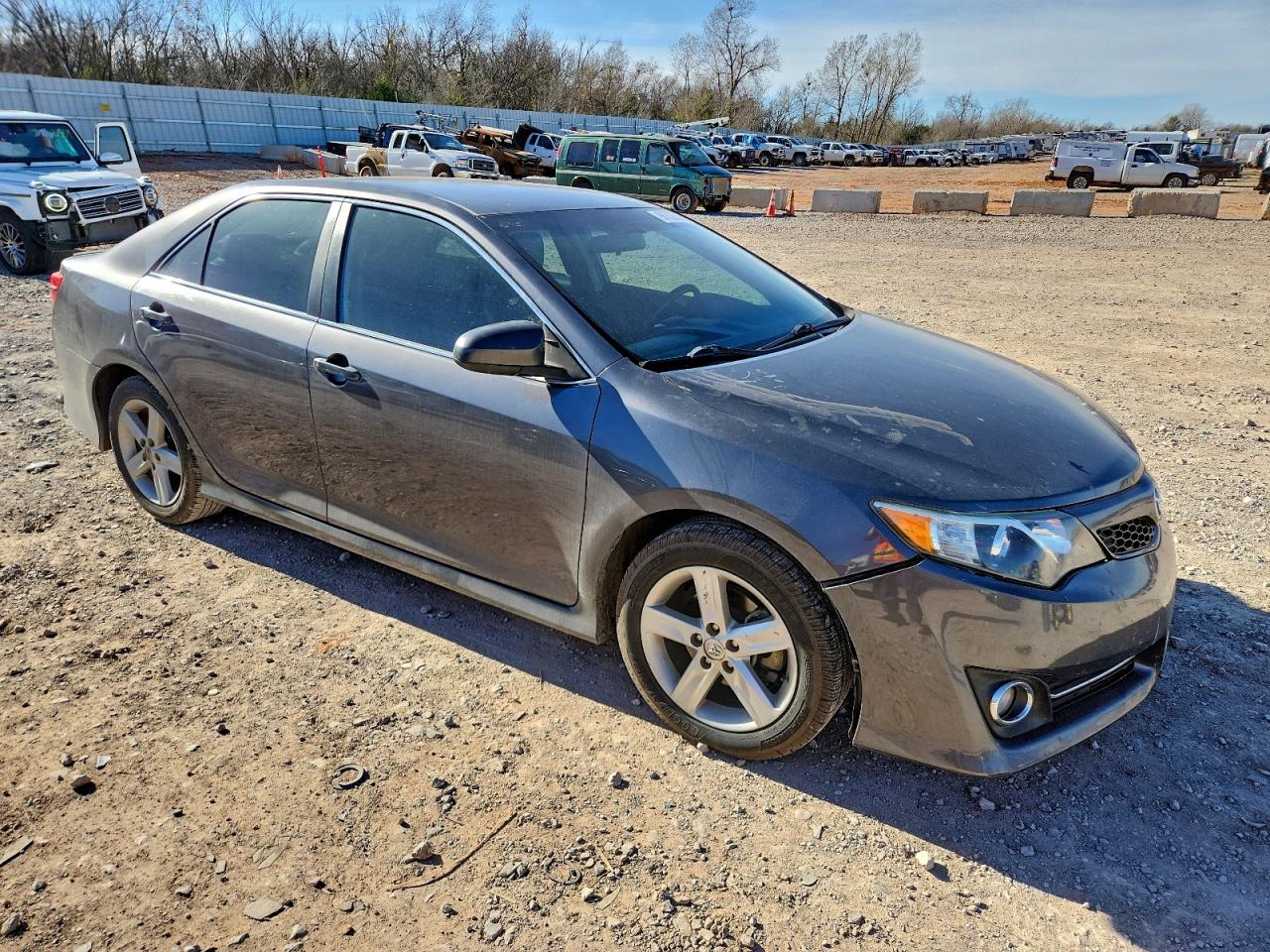 2014 TOYOTA CAMRY L photo 4