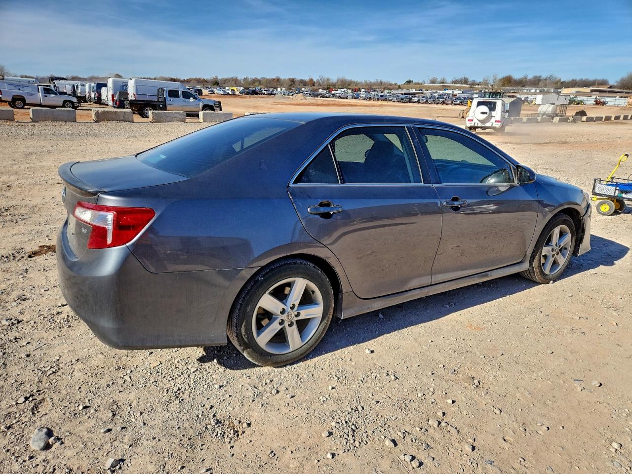 2014 TOYOTA CAMRY L photo 3