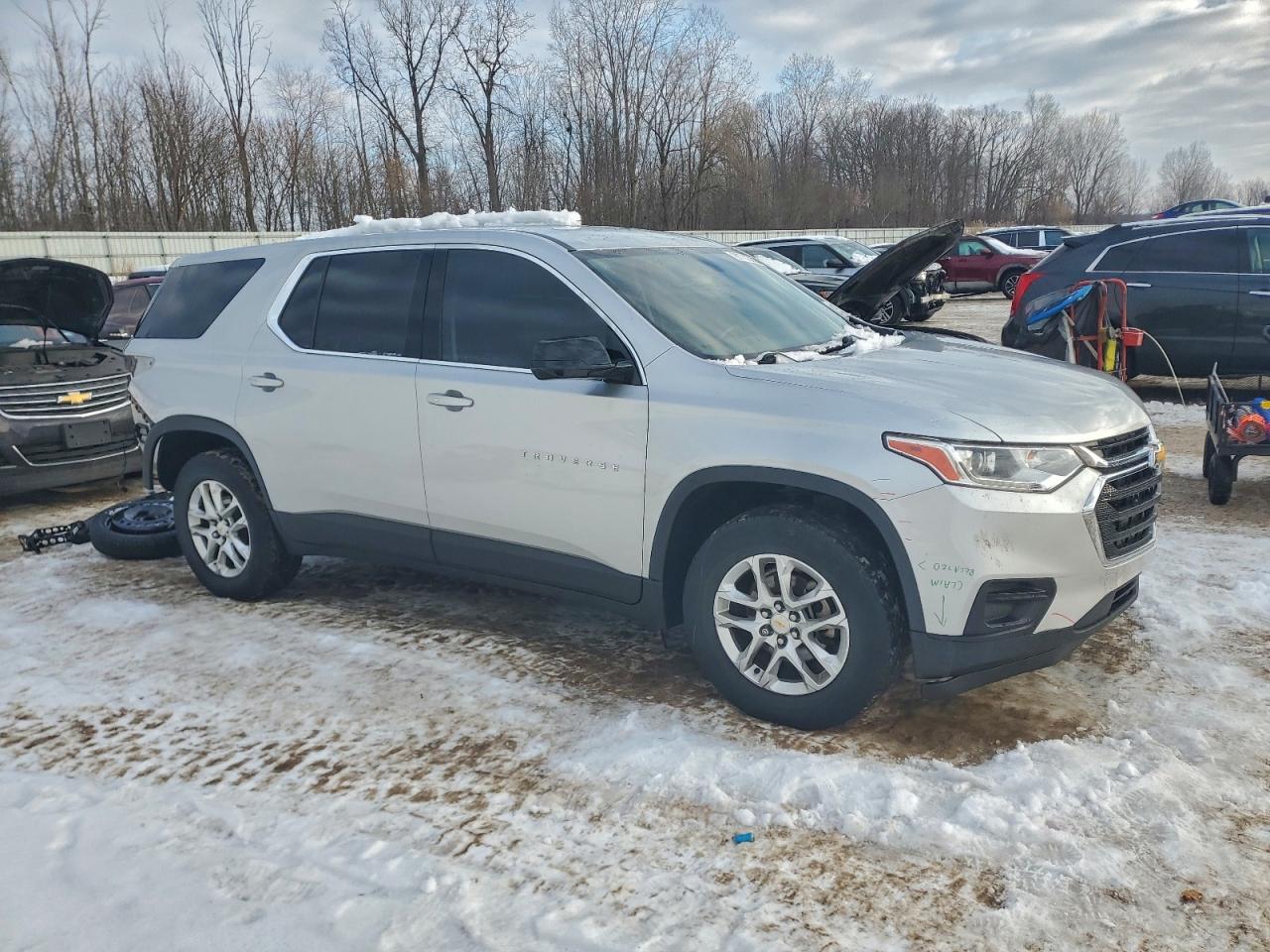 2019 CHEVROLET TRAVERSE LS photo 4