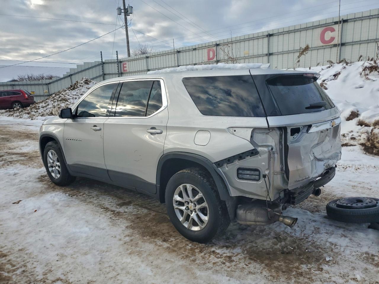 2019 CHEVROLET TRAVERSE LS photo 2