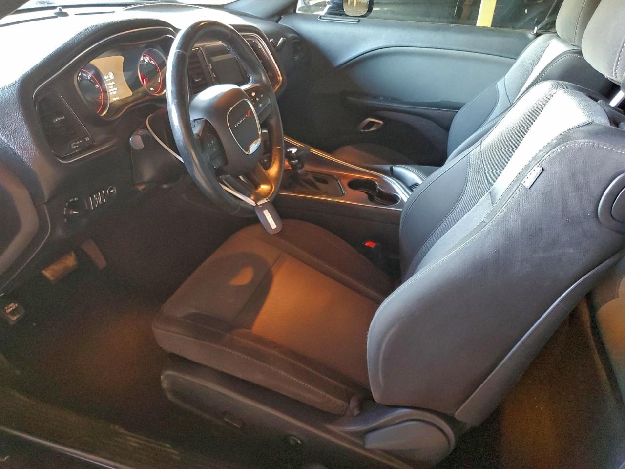 2016 DODGE CHALLENGER SXT photo 7