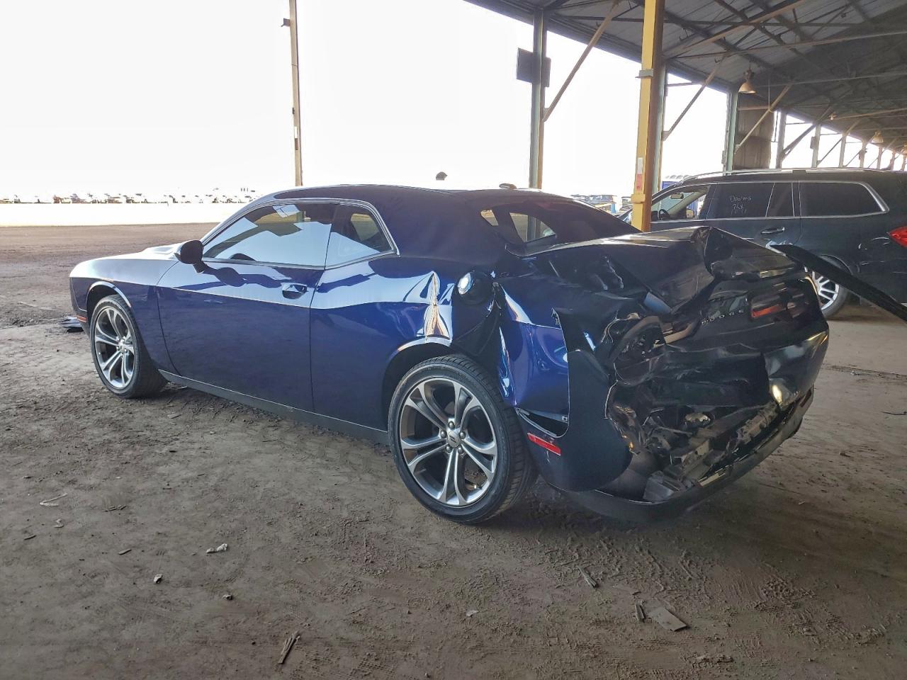 2016 DODGE CHALLENGER SXT photo 2