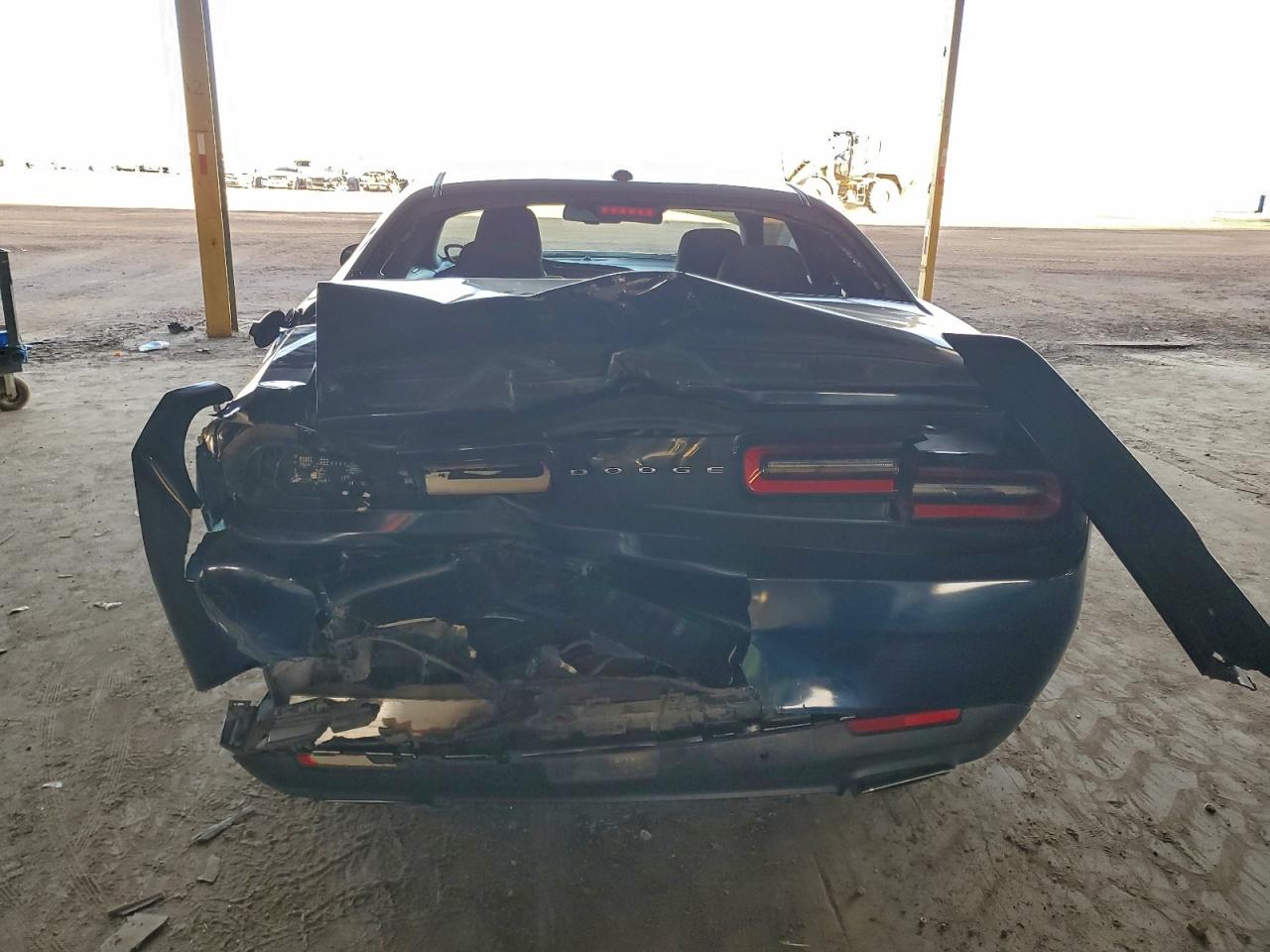 2016 DODGE CHALLENGER SXT photo 6