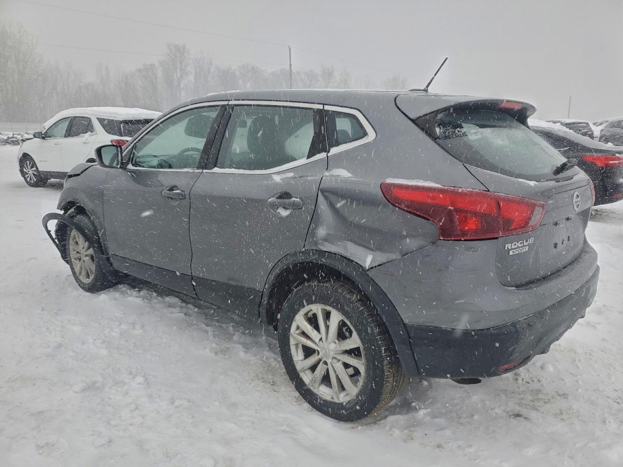 2018 NISSAN ROGUE SPORT S photo 2