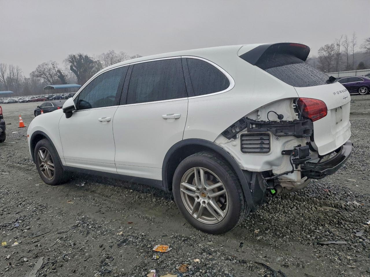 2016 PORSCHE CAYENNE photo 2