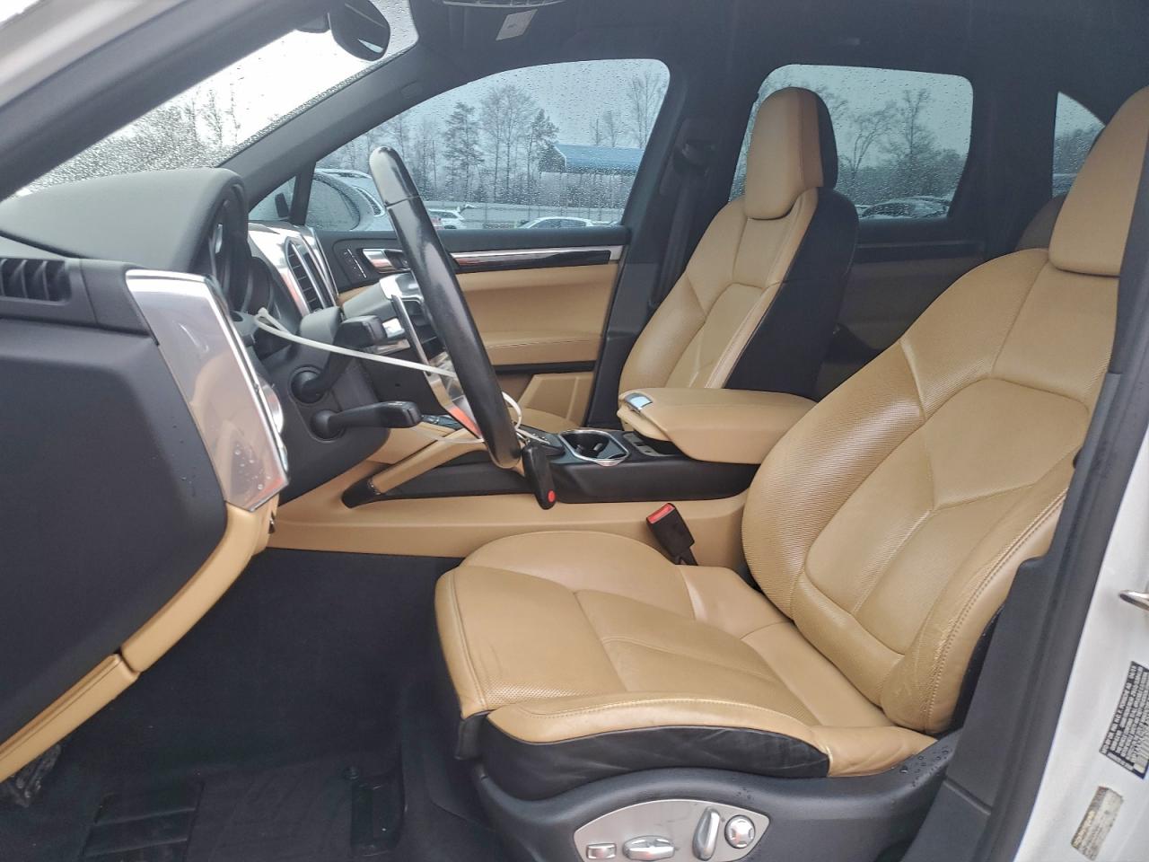 2016 PORSCHE CAYENNE photo 7