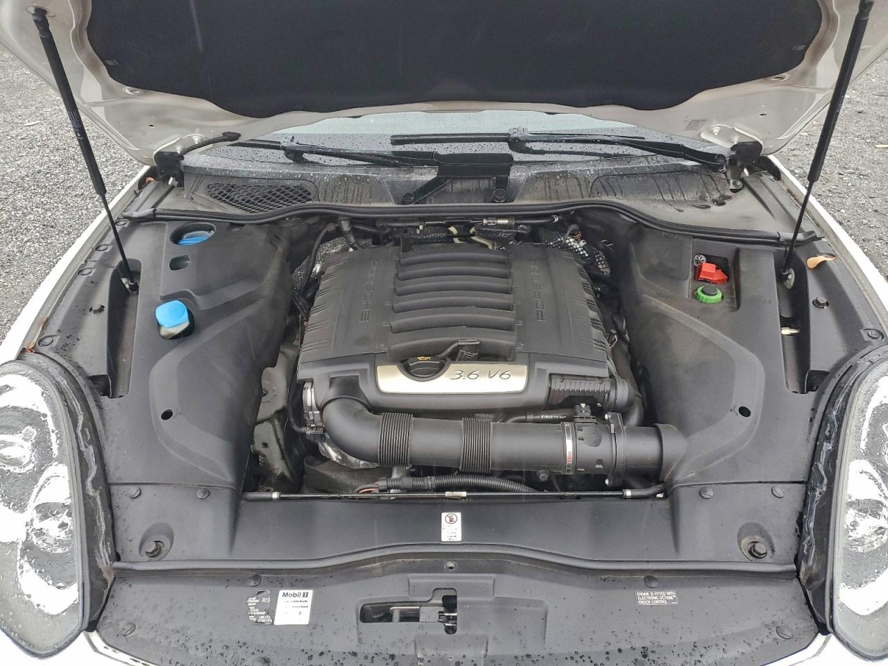 2016 PORSCHE CAYENNE photo 12