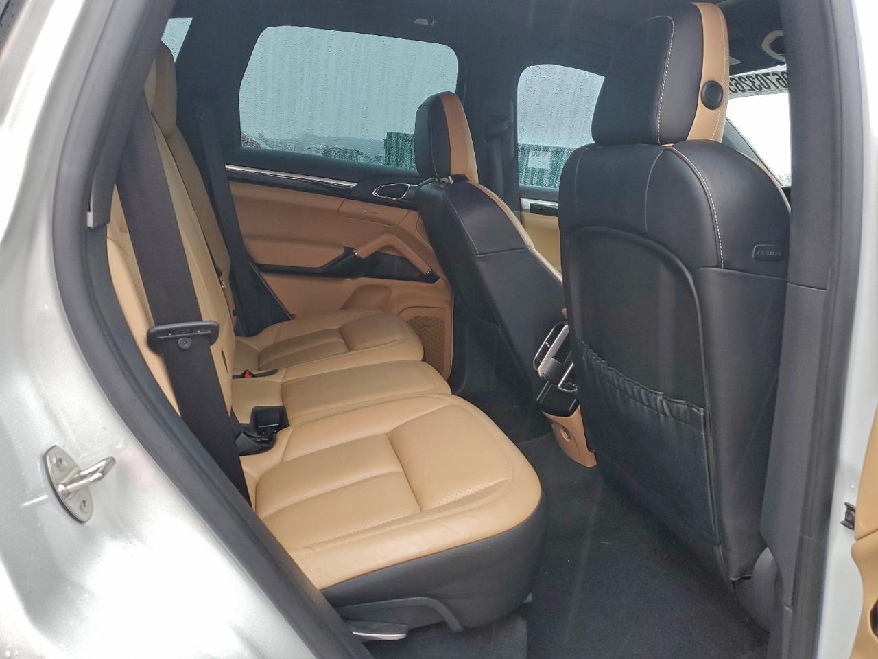 2016 PORSCHE CAYENNE photo 11