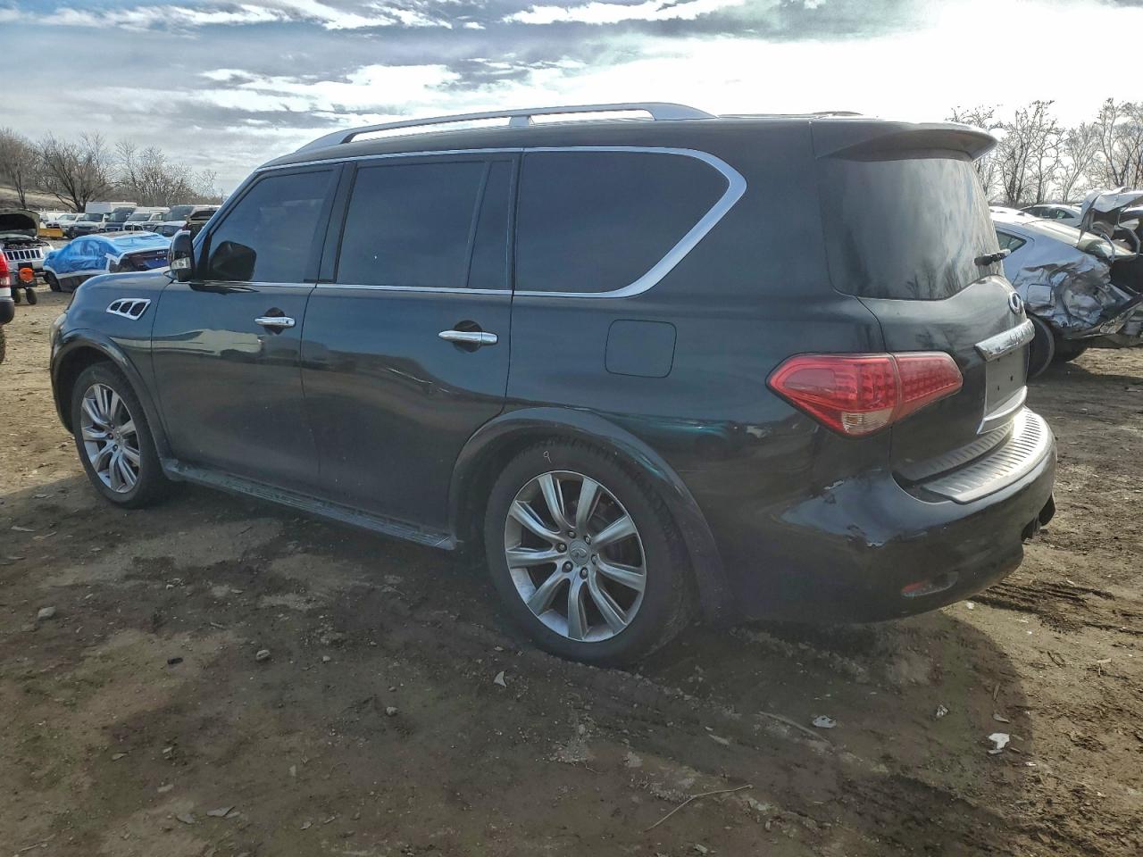 2012 INFINITI QX56 photo 2