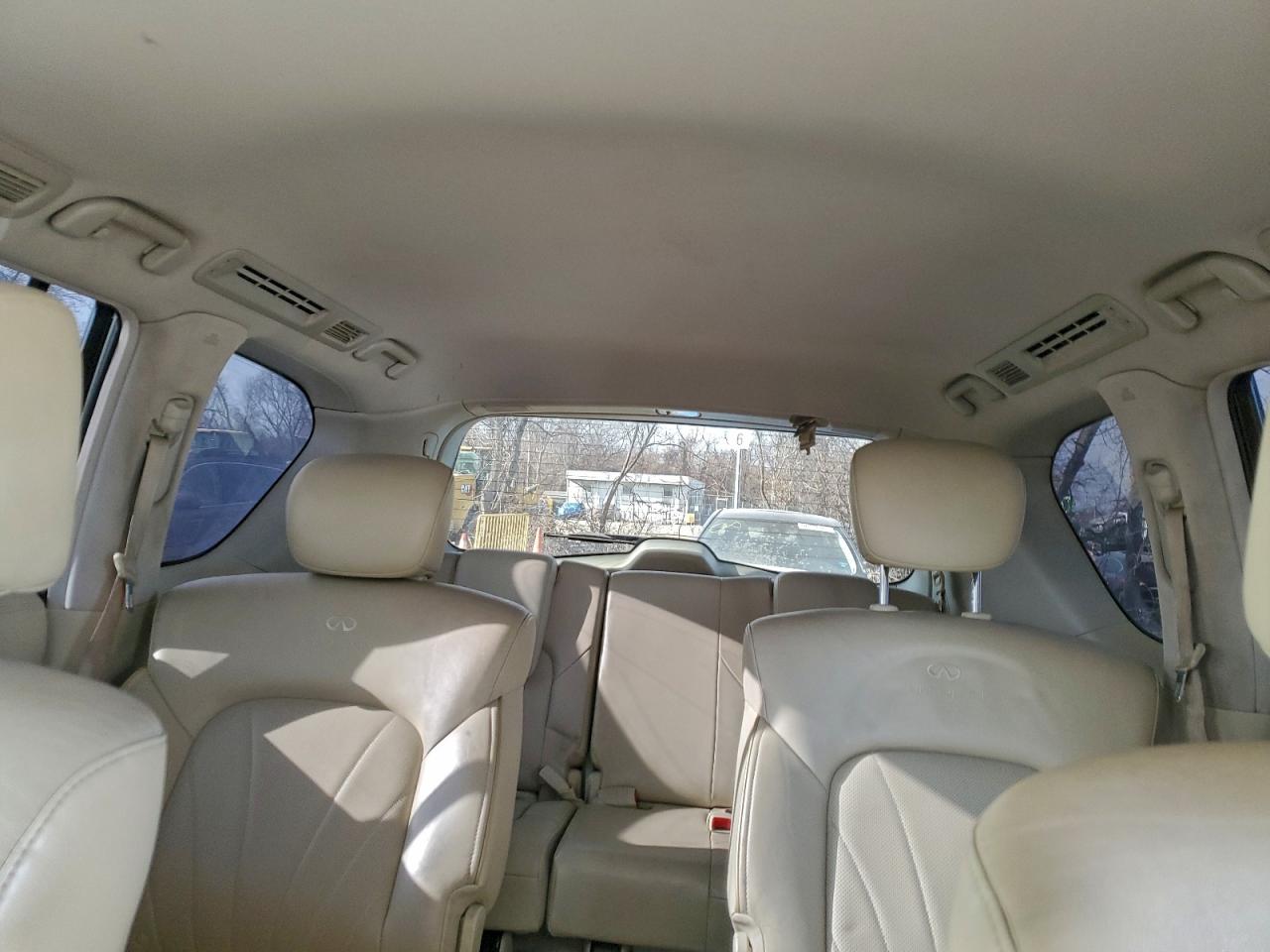 2012 INFINITI QX56 photo 10