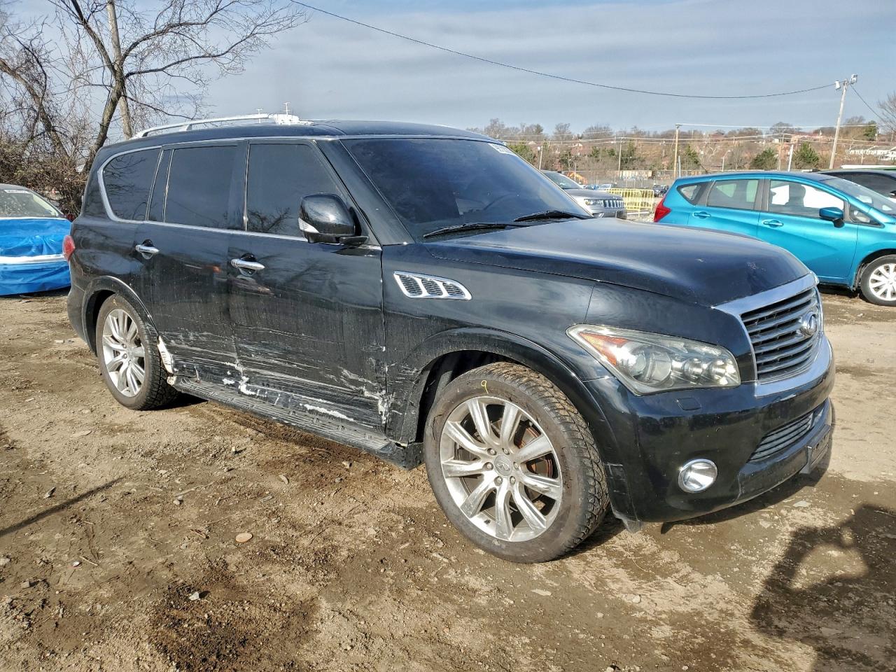 2012 INFINITI QX56 photo 4