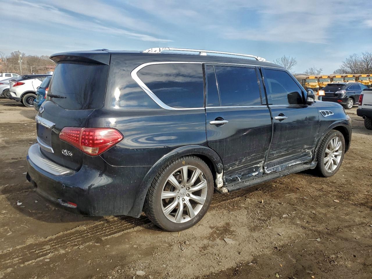 2012 INFINITI QX56 photo 3