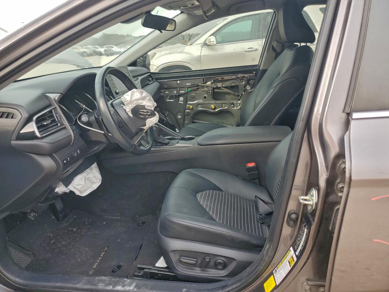 2021 TOYOTA CAMRY SE photo 7