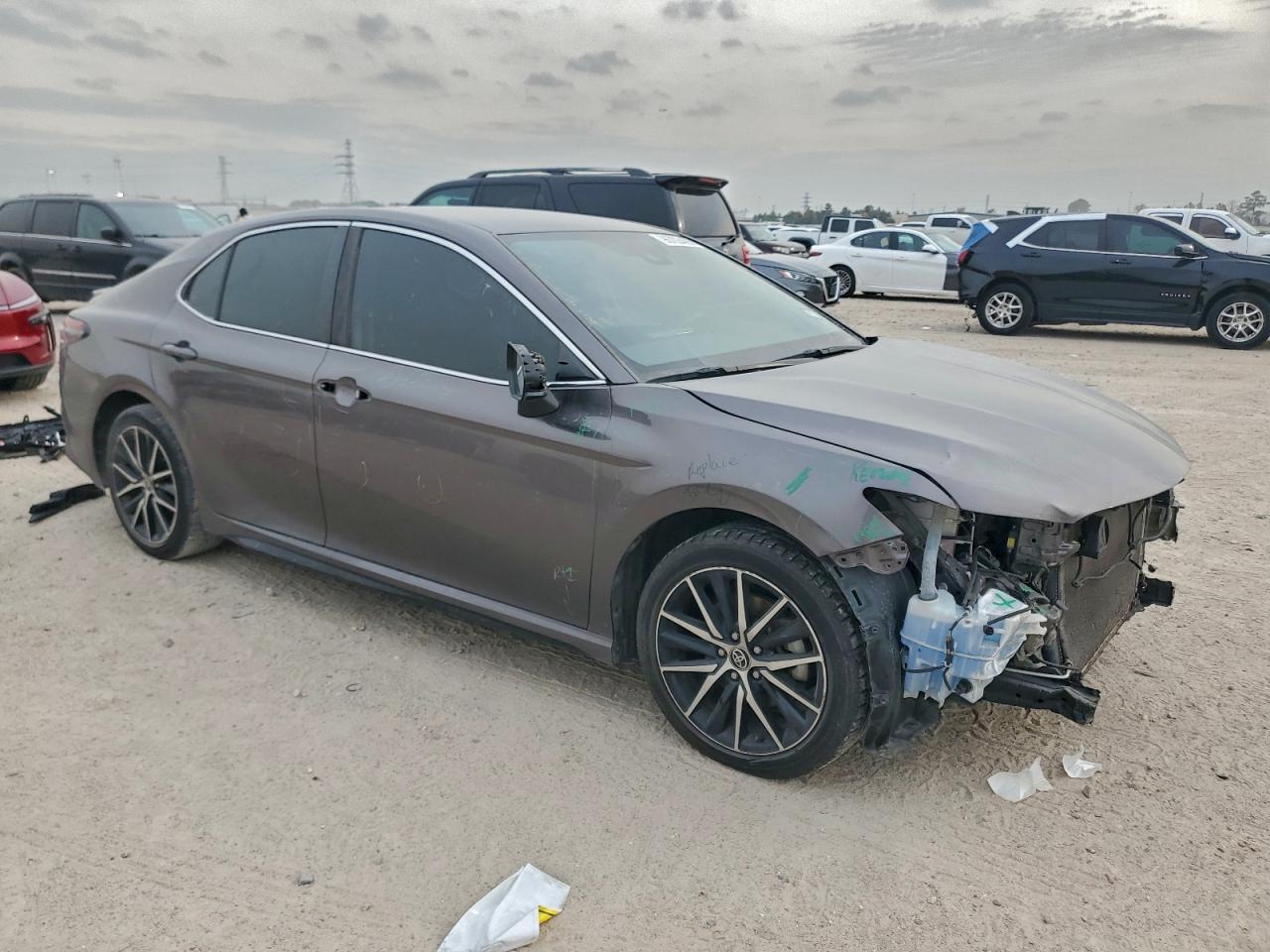 2021 TOYOTA CAMRY SE photo 4