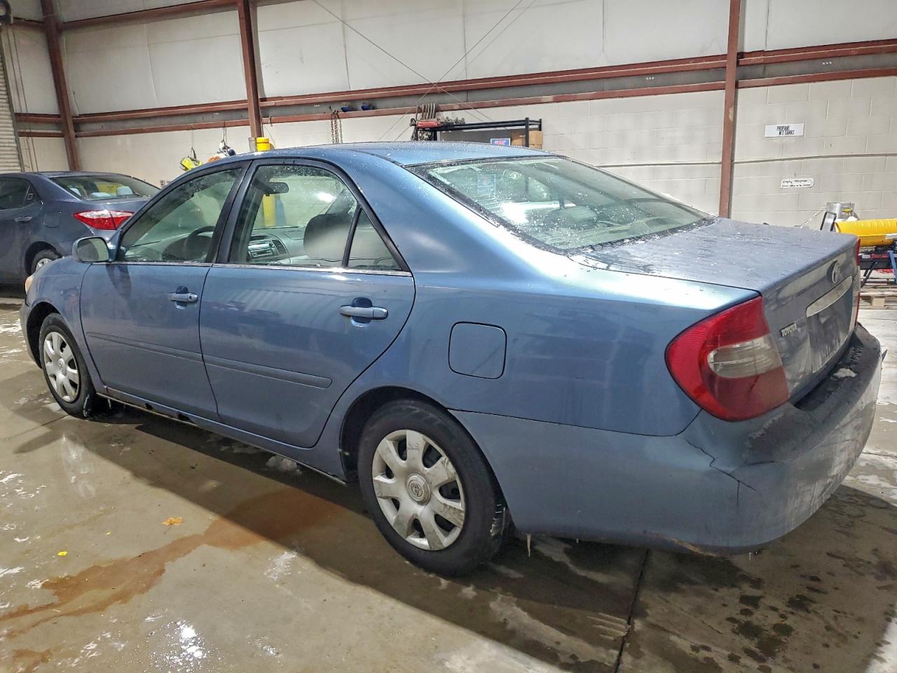 2003 TOYOTA CAMRY LE photo 2
