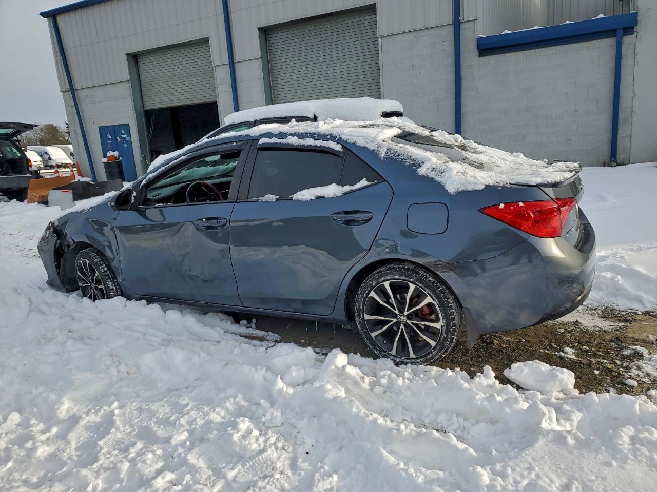 2018 TOYOTA COROLLA L photo 2