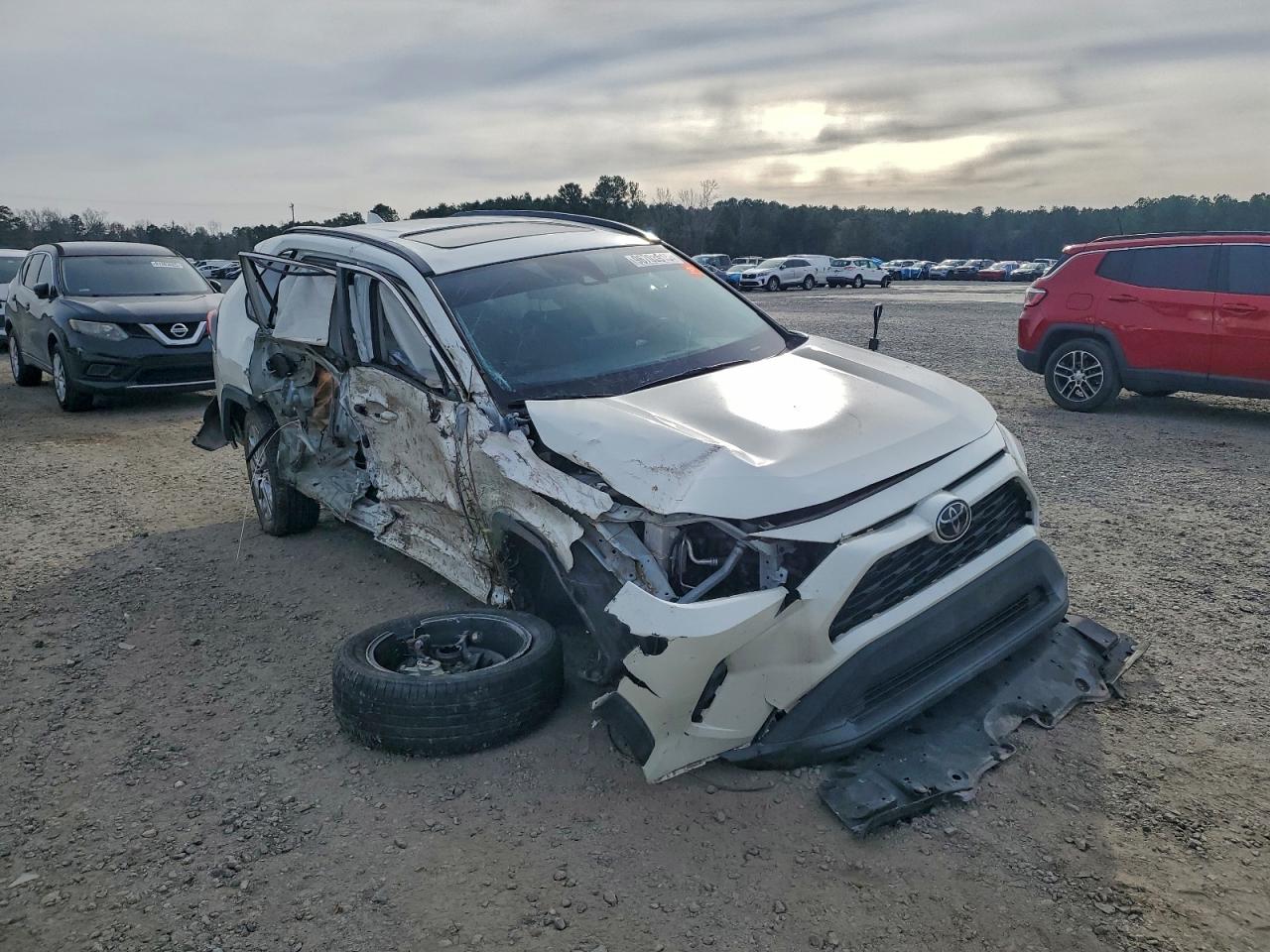 2022 TOYOTA RAV4 XLE PREMIUM photo 4
