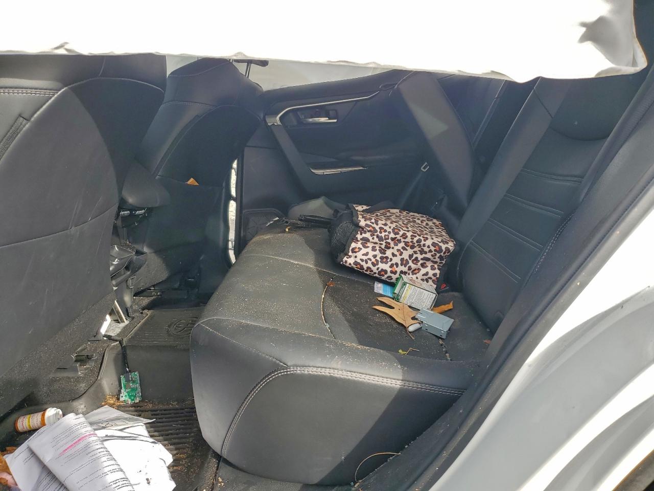 2022 TOYOTA RAV4 XLE PREMIUM photo 11